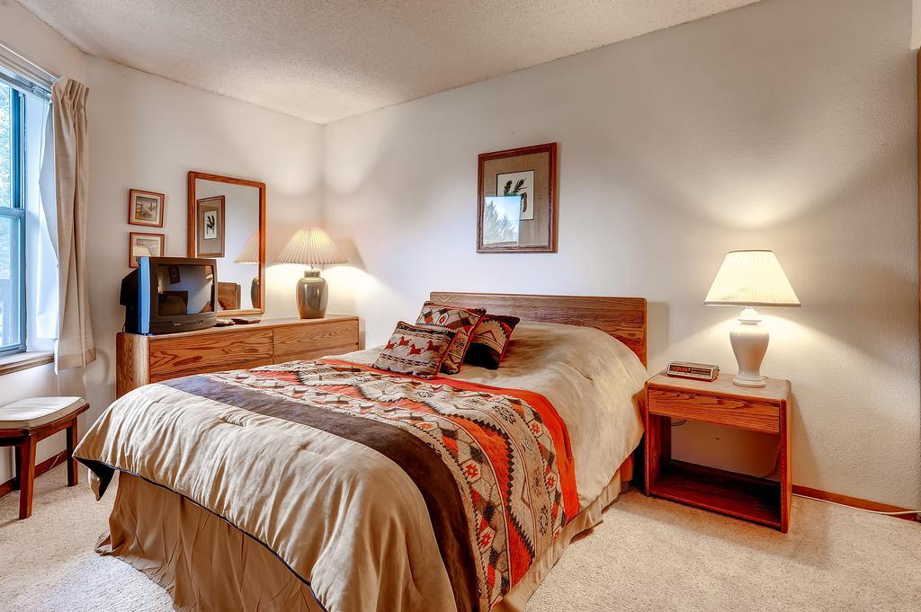 One-Bedroom Mountainside Condo D107 Frisco Room photo